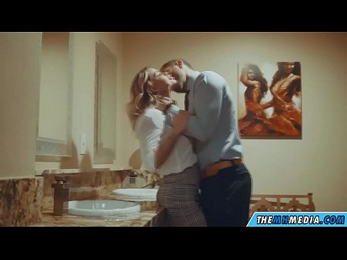 ❤️ Kui rinnakas blondiin võrgutab sind avalikus tualettruumis ️ Sluts at porn et.pornjimbo.ru ️❤